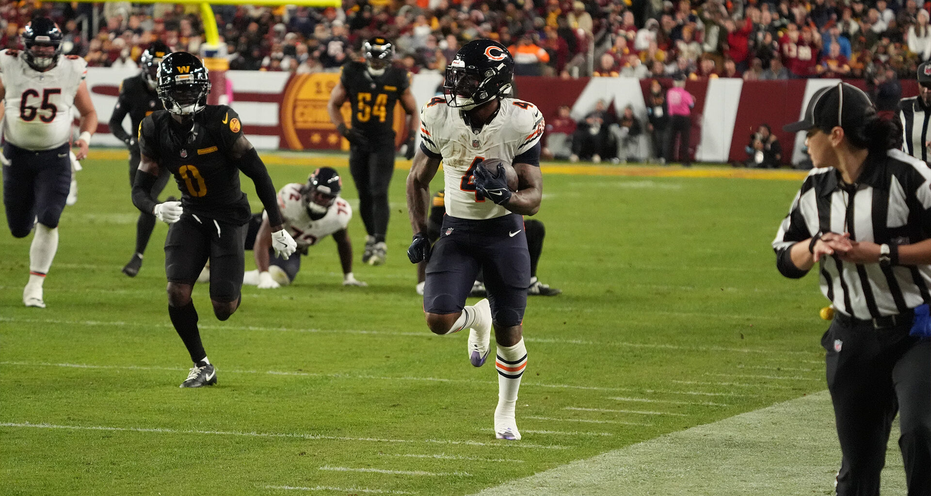 Should Ben Johnson, Bears the add another RB or roll with D'Andre Swift?