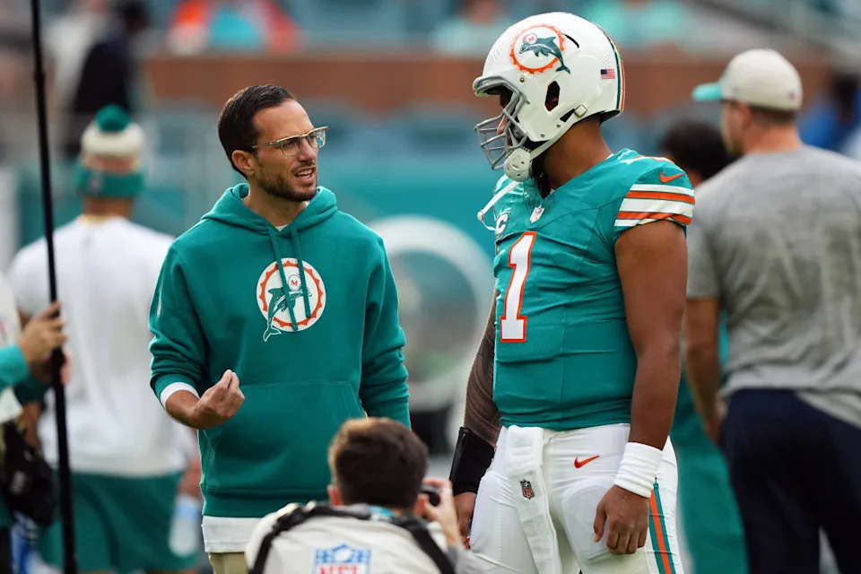 Miami Dolphins head coach Mike McDaniel talks with quarterback Tua Tagovailoa (1)Jasen Vinlove-Imagn Images