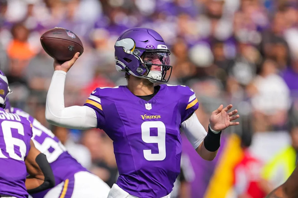 Minnesota Vikings quarterback J.J. McCarthy (9)© Brad Rempel-Imagn Images