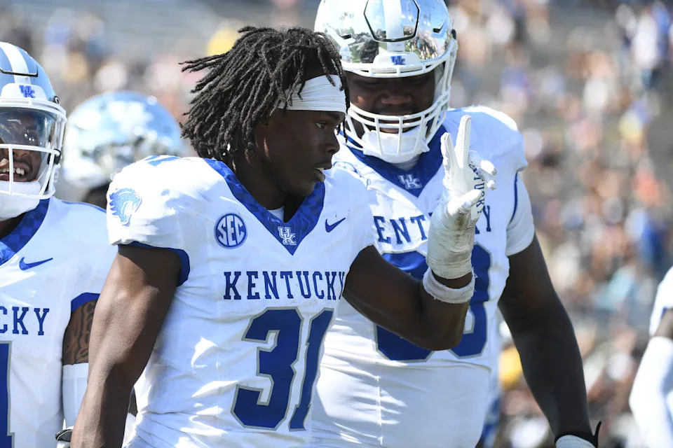 Buffalo Bills cornerback Maxwell Hairston reacts after a play during a Kentucky Wildcats college football game.© Christopher Hanewinckel-USA TODAY Sports