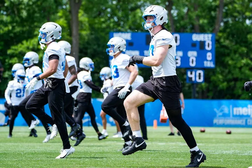 Aidan Hutchinson (R) during Lions practice on May 30, 2025. © Junfu Han &sol; USA TODAY NETWORK via Imagn Images