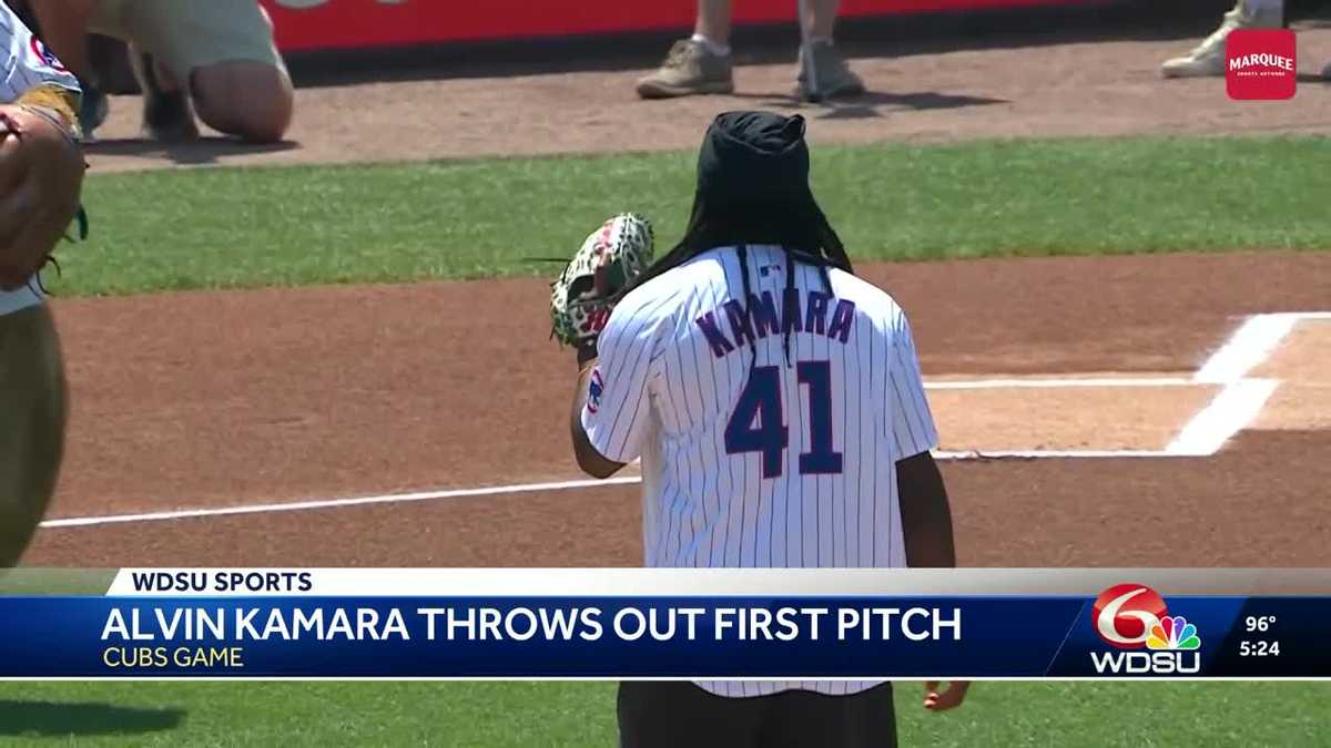 New Orleans Saints RB throws first pitch at Chicago Cubs game