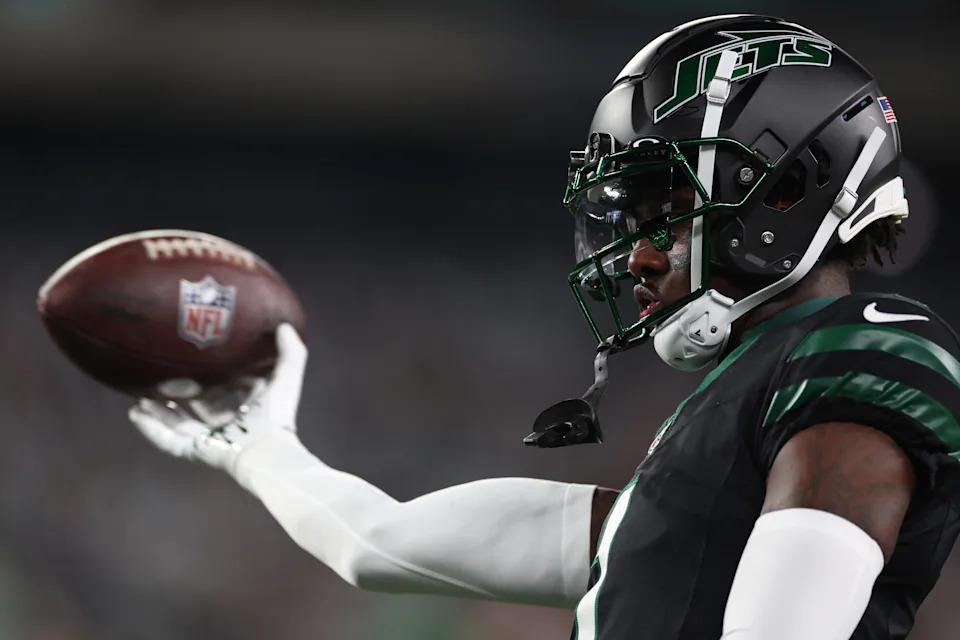 EAST RUTHERFORD, NEW JERSEY - OCTOBER 31: Sauce Gardner #1 of the New York Jets warms up prior to the game against the Houston Texans at MetLife Stadium on October 31, 2024 in East Rutherford, New Jersey. (Photo by Sarah Stier/Getty Images)