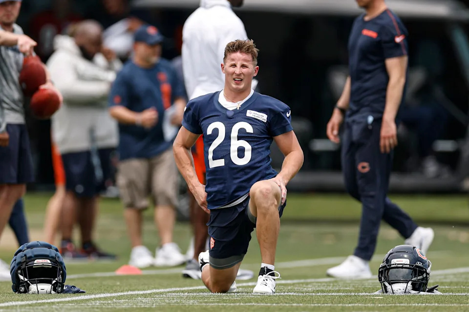 Jun 3, 2025; Lake Forest, IL, USA; Chicago Bears wide receiver JP Richardson (26) warms up during minicamp at Halas Hall. Mandatory Credit: Kamil Krzaczynski-Imagn Images