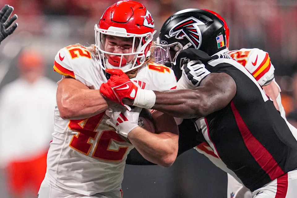 Kansas City Chiefs running back Carson Steele (42) is tackled by Atlanta Falcons linebacker Arnold Ebiketie (17) during the second half at Mercedes-Benz Stadium.Dale Zanine-Imagn Images