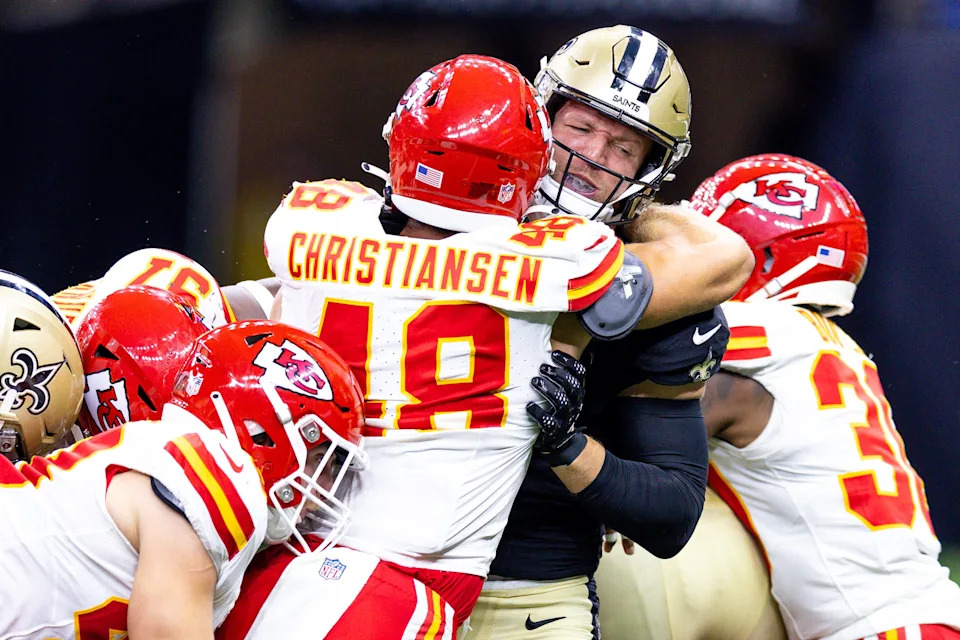 Aug 13, 2023; New Orleans, Louisiana, USA; New Orleans Saints tight end Taysom Hill (7) blocks against Kansas City Chiefs linebacker Cole Christiansen (48) during the second half at the Caesars Superdome. Mandatory Credit: Stephen Lew-USA TODAY Sports