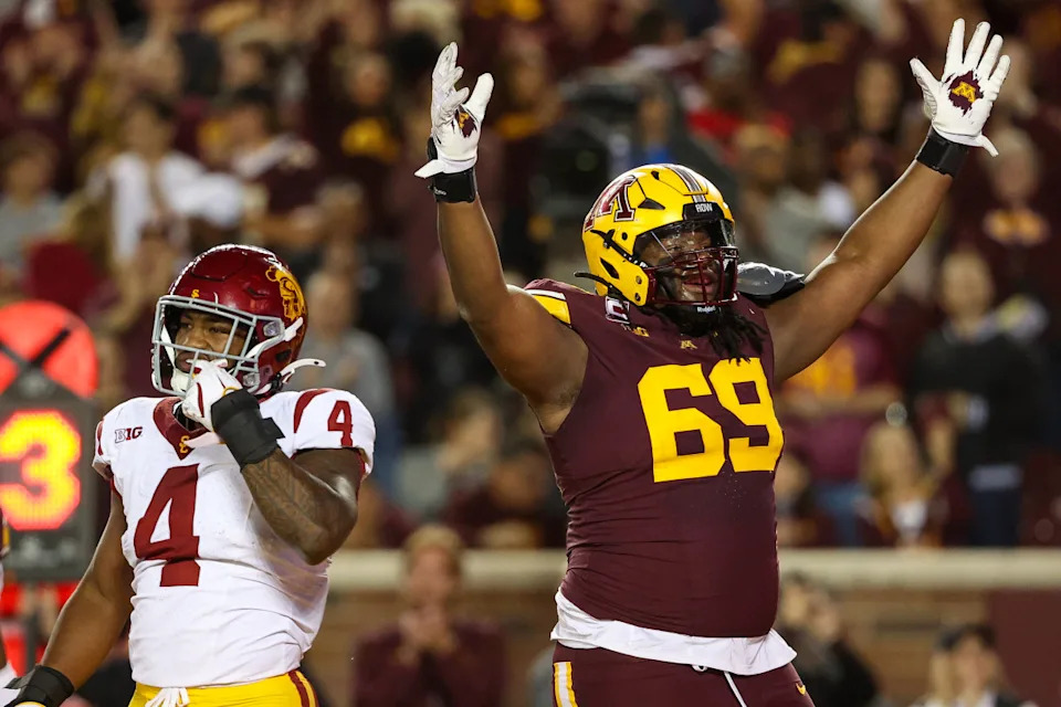 <em>Gophers offensive lineman Aireontae Ersery (69) celebrates</em>© Matt Krohn-Imagn Images