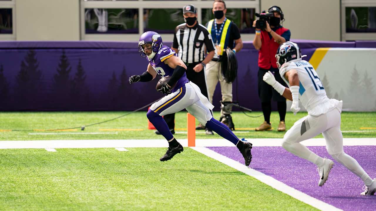 Vikings Favored in Clash Against Titans