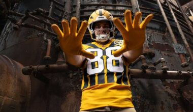 Steelers take it back to 1933 with throwback uniforms