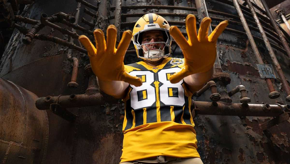 Steelers take it back to 1933 with throwback uniforms