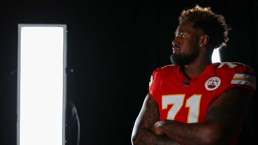 Josh Simmons impressive in camp