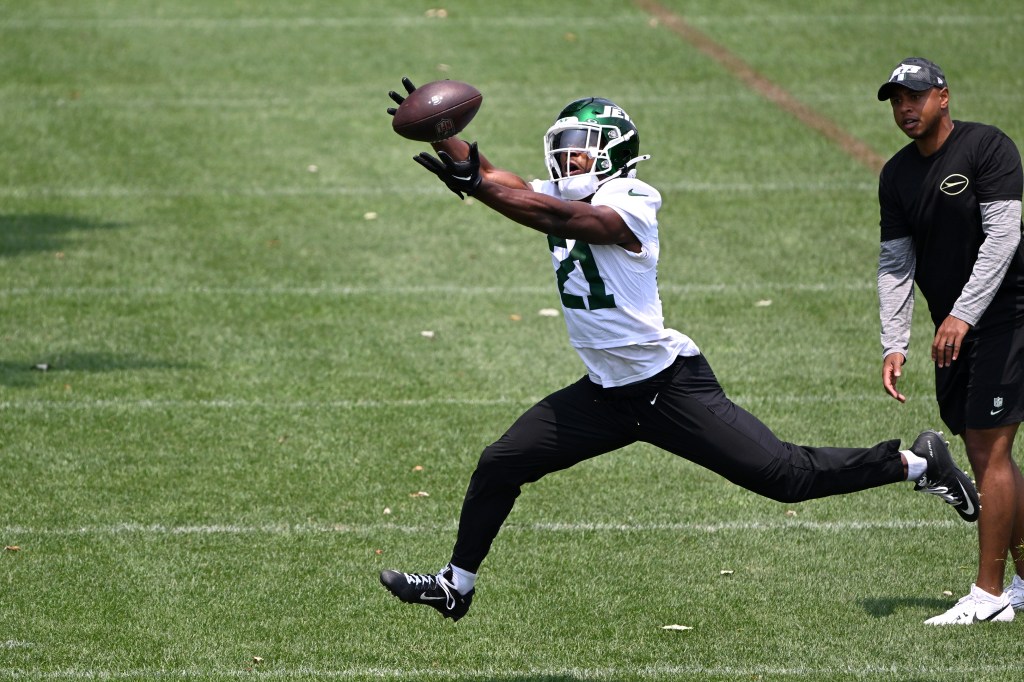 Jets cornerback Brandon Stephens (21) practices at minicamp in Florham Park, NJ. 