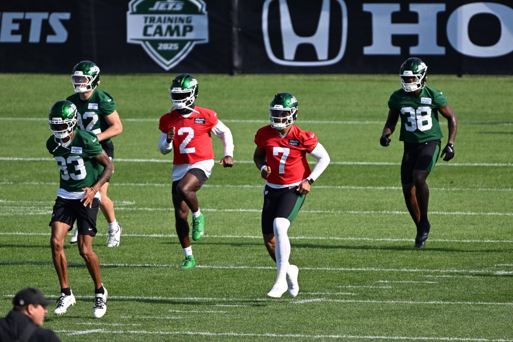 Jets quarterbacks Justin Fields (7) and Tyrod Taylor (2) run during practice at training camp in Florham Park, NJ. 