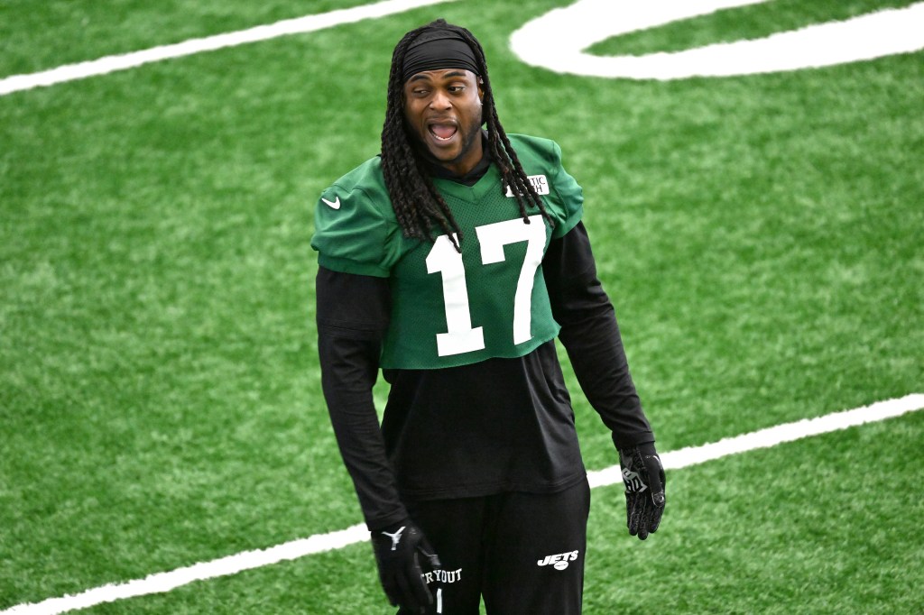 Jets wide receiver Davante Adams (17) at practice.