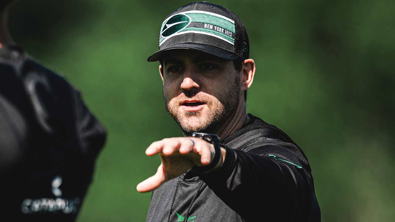 Tanner Engstrand Is Eager and Confident as Jets' 1st-Year Offensive Coordinator