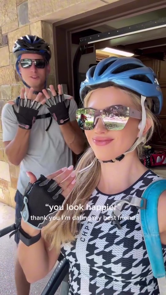 Gracie Hunt and her boyfriend announce their relationship.