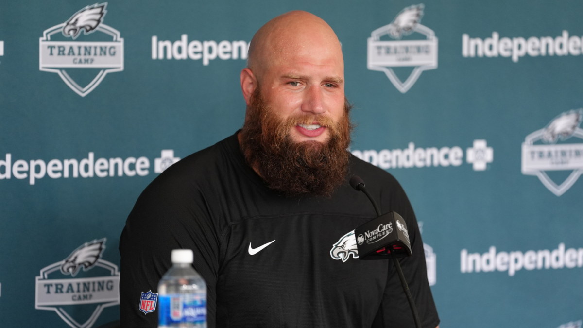 Eagles star Lane Johnson sounds off on NFLPA controversy: 'It's a s--- show, it's been that way'