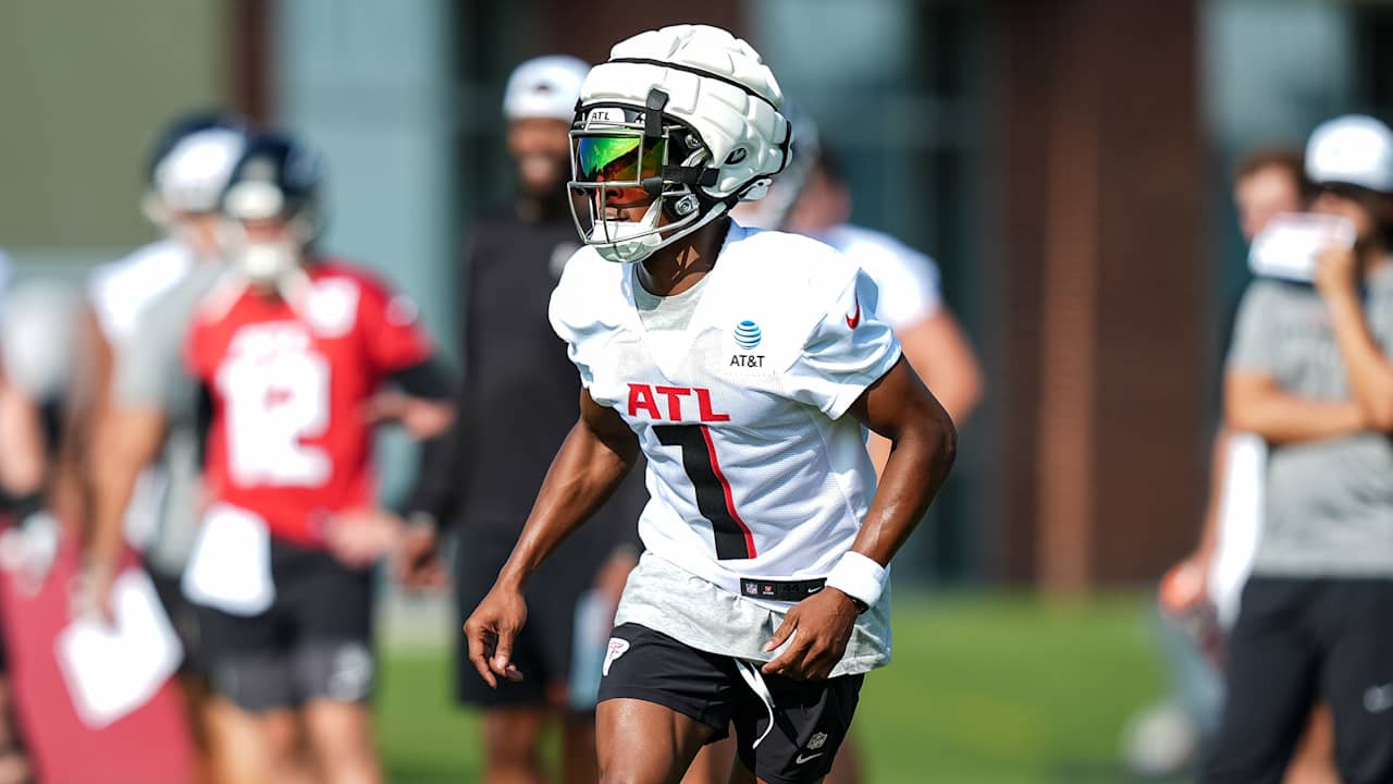 Darnell Mooney to miss time with shoulder injury