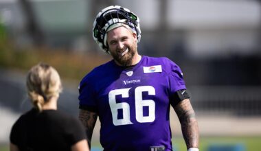 Dalton Risner Starts Vikings at Titans Game at Right Guard