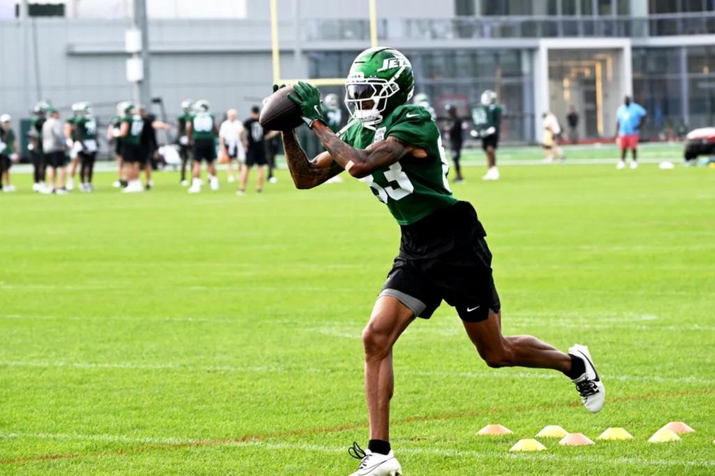 Jets' Josh Reynolds bests Sauce Gardner in training camp grab