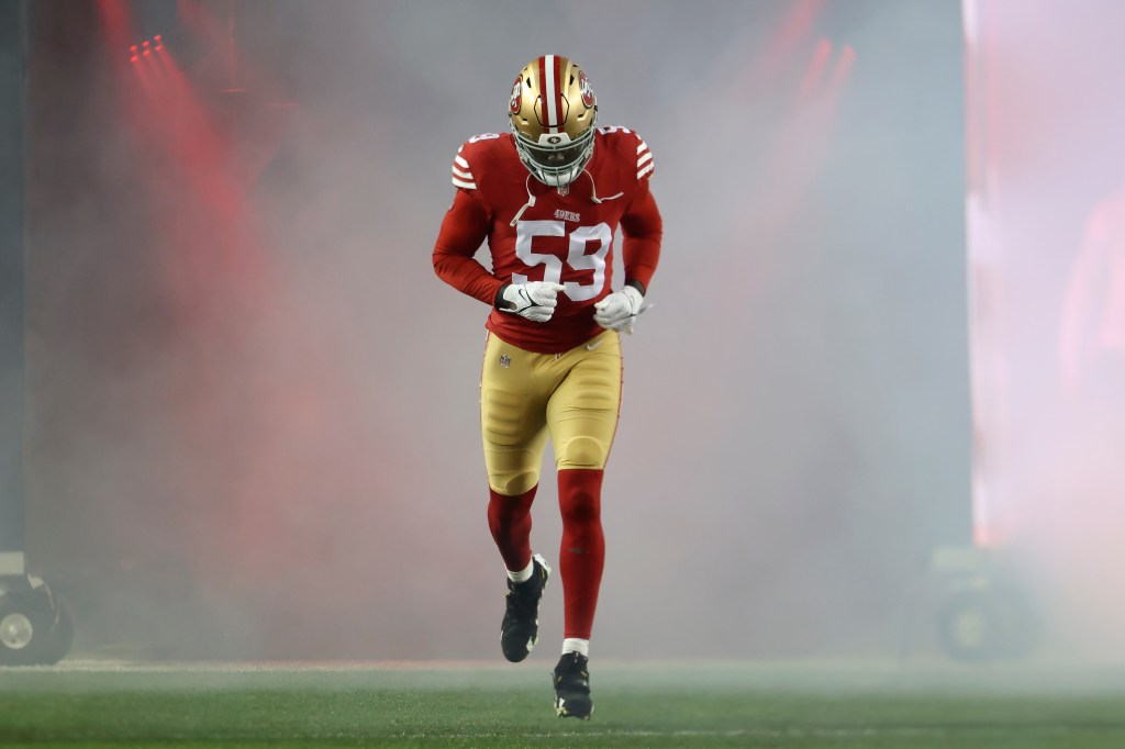 De'Vondre Campbell takes the field before the 49ers' game against the Rams.