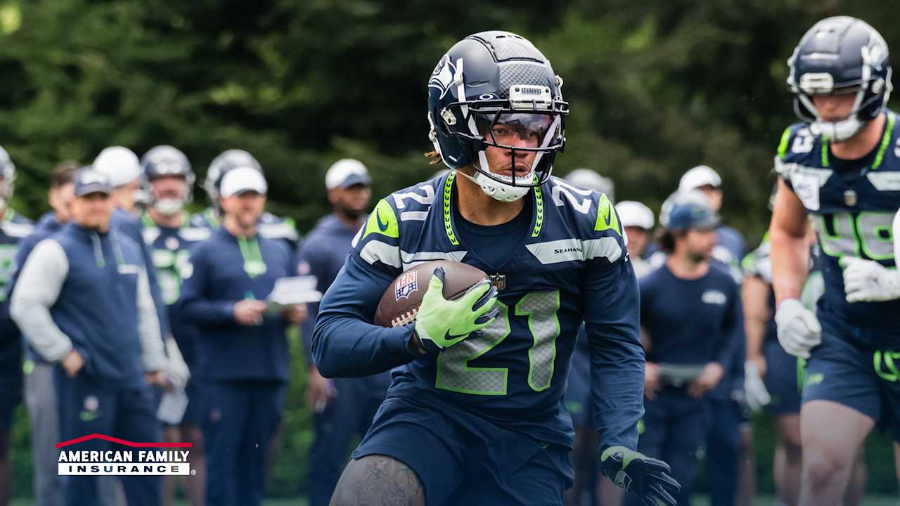 Seahawks Sign RB D.K. Kaufman, Place RB Kenny McIntosh On Injured Reserve