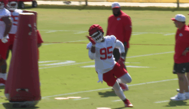 Chiefs appear for Day 2 of training camp; Spagnuolo talks 'The Chris Jones Rule'