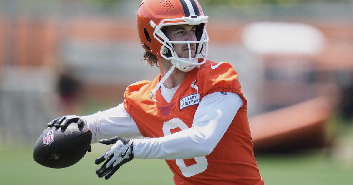 Browns QB sustains injury during training camp