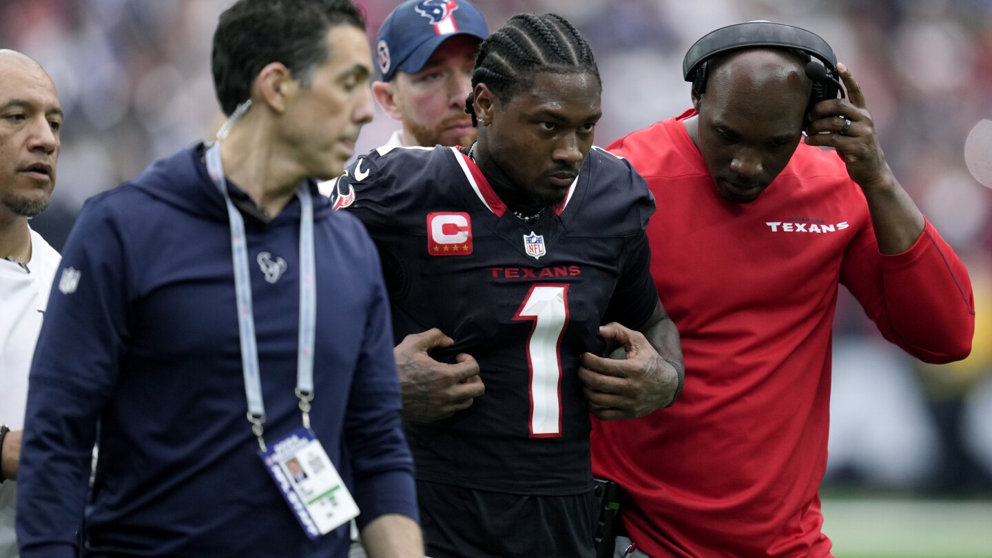 Texans wide receiver Stefon Diggs out for season after tearing right ACL