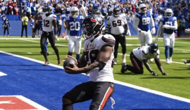 Mixon has 159 yards and TD in Houston debut to help Texans to win over Colts