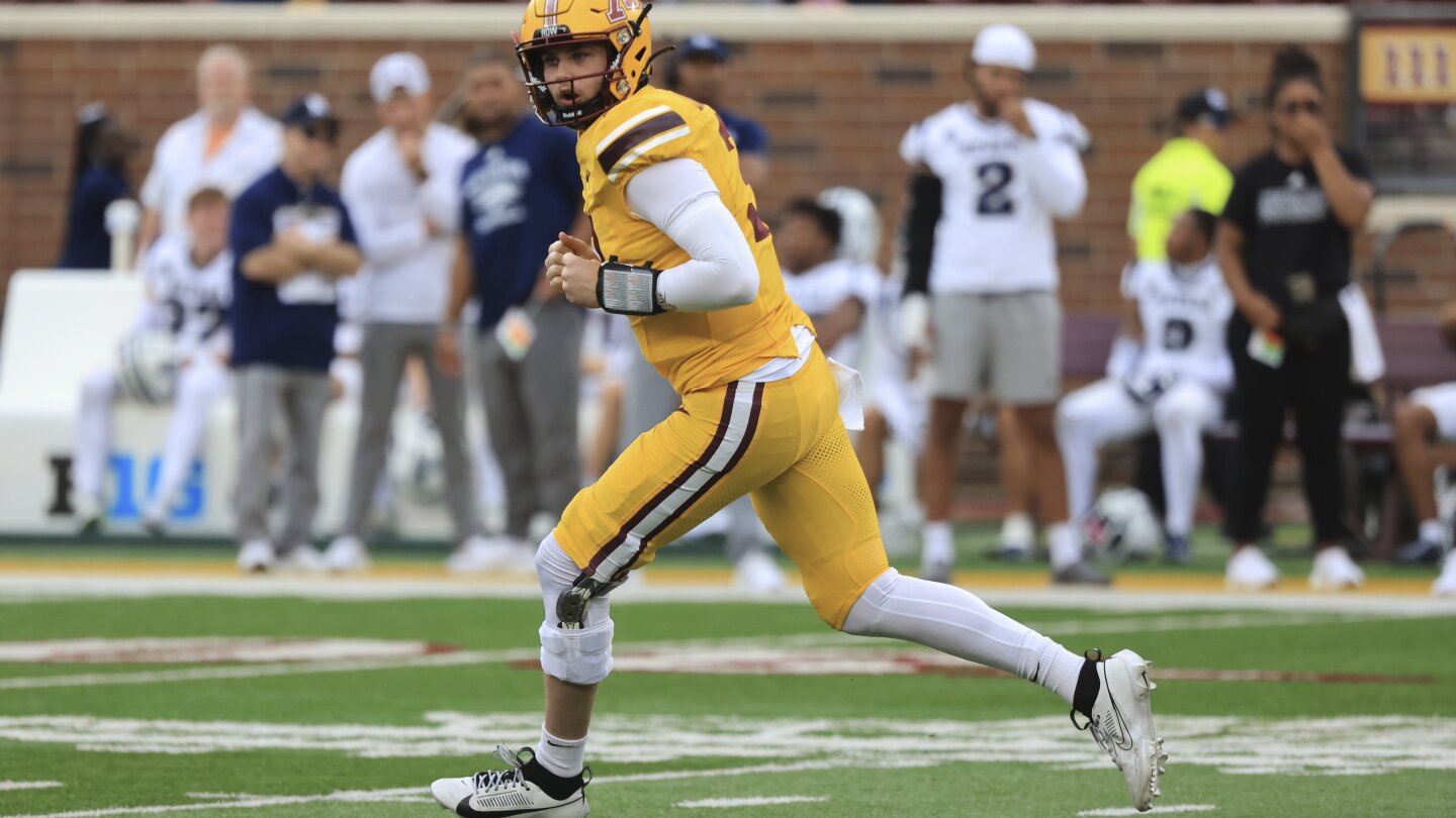 Redshirt-freshman Drake Lindsey set to lead Minnesota offense