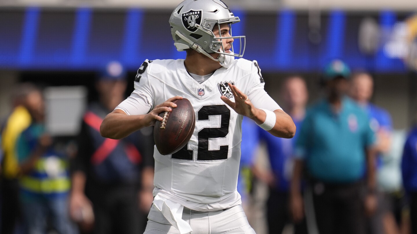 Raiders QB Aidan O'Connell expected to be out 4 to 6 weeks with a broken thumb, AP source says