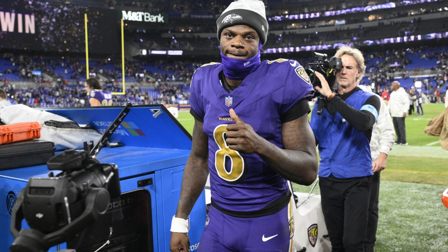 Jackson leads rally, and Ravens stop 2-point attempt to hold off Bengals 35-34