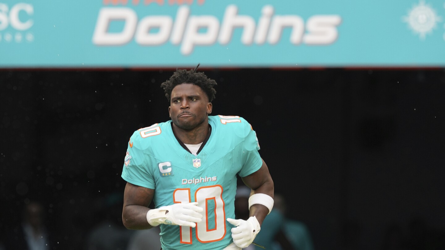 Colts apologize to Tyreek Hill and Microsoft for schedule release video