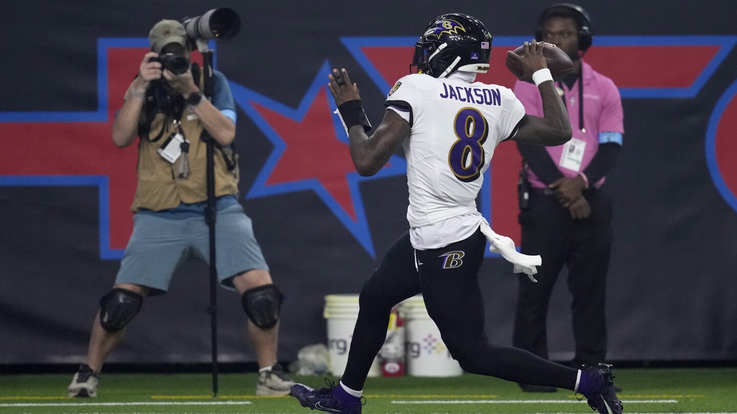 Lamar Jackson breaks NFL QB rushing record, accounts for 3 TDs in Ravens' 31-2 romp over Texans