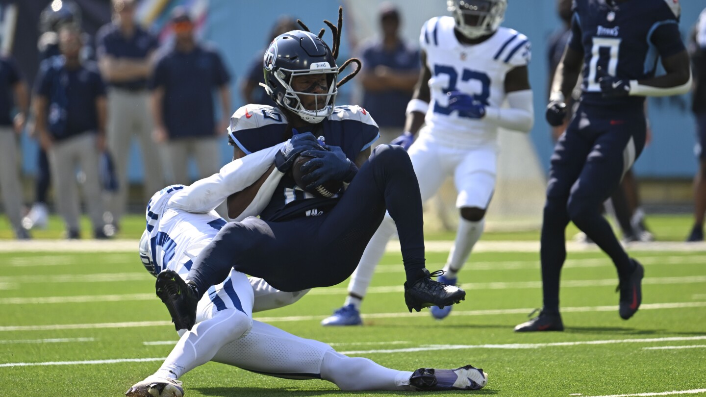 Chiefs acquire three-time All-Pro wide receiver DeAndre Hopkins from the Titans, AP source says