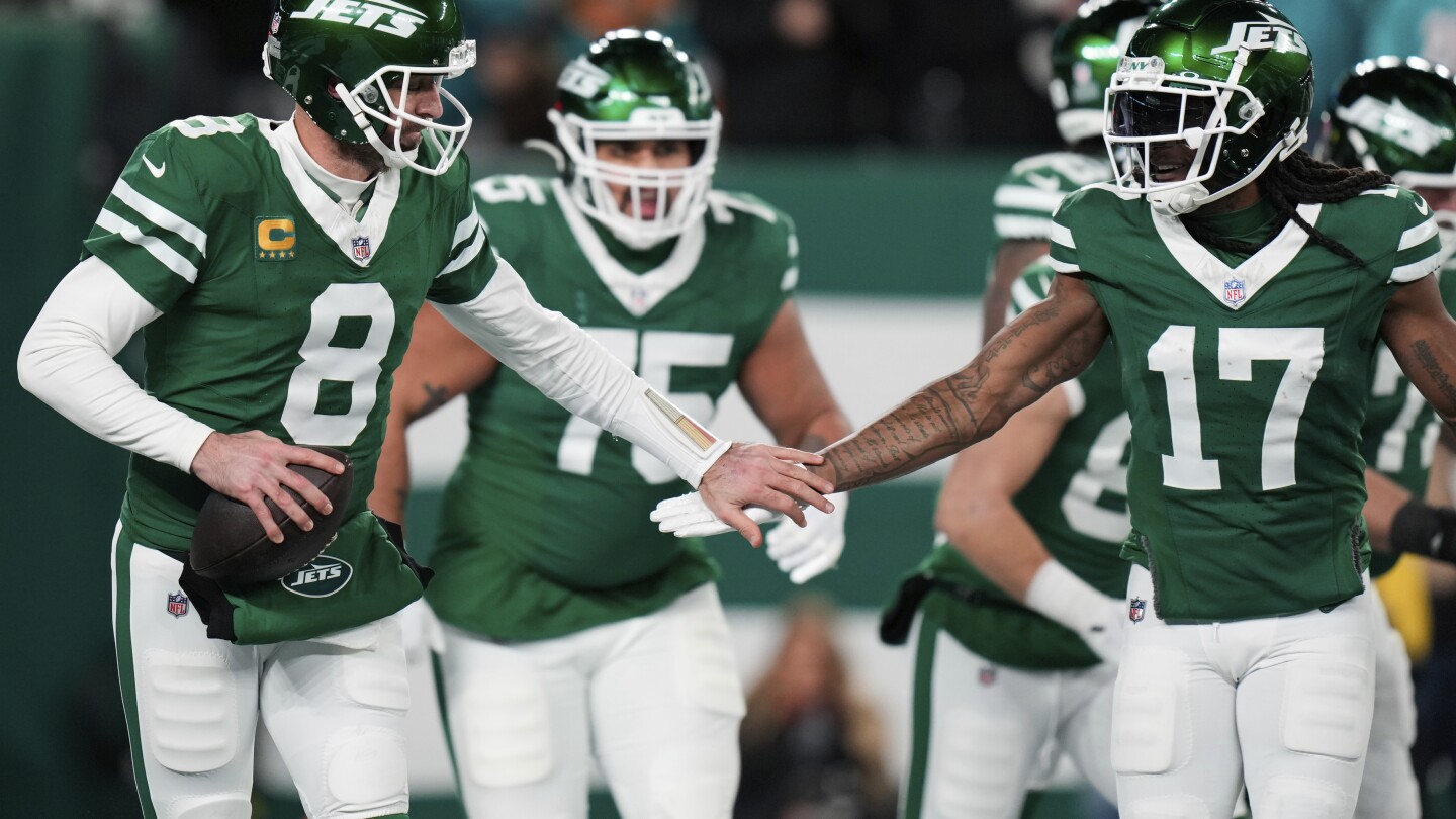 Jets' Aaron Rodgers becomes the NFL's 5th player to throw 500 regular-season TD passes