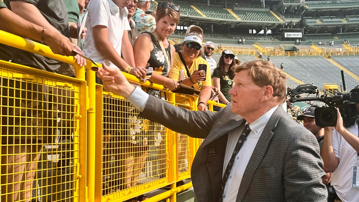Packers' shareholders meeting features transition from Murphy to Policy as president/CEO