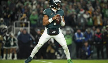 Jalen Hurts fined for wearing mismatched cleats during Eagles' win over Steelers, AP source says