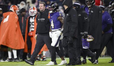 Star WR Zay Flowers exits in the 2nd quarter for Baltimore with a right knee injury