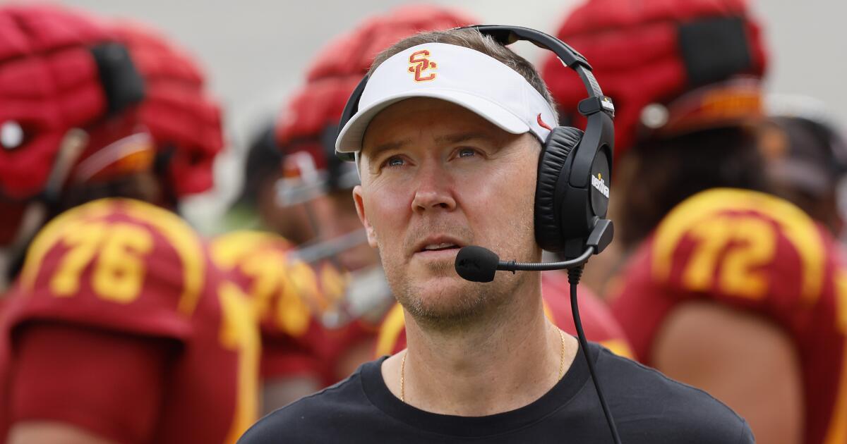 At sagging USC, Lincoln Riley should be on the hottest of hot seats