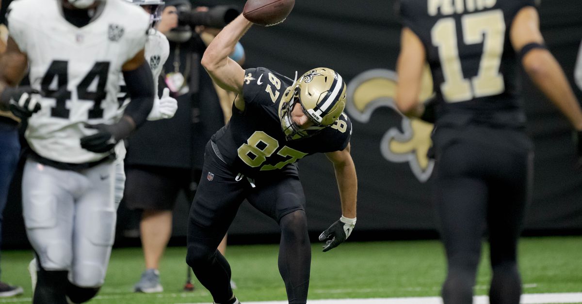 TE Foster Moreau reveals his view on the Saints QB competition