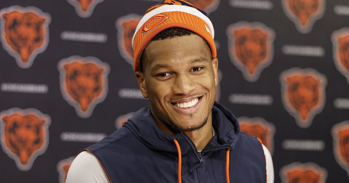 Bears fans expect DJ Moore to be their 2025 target leader