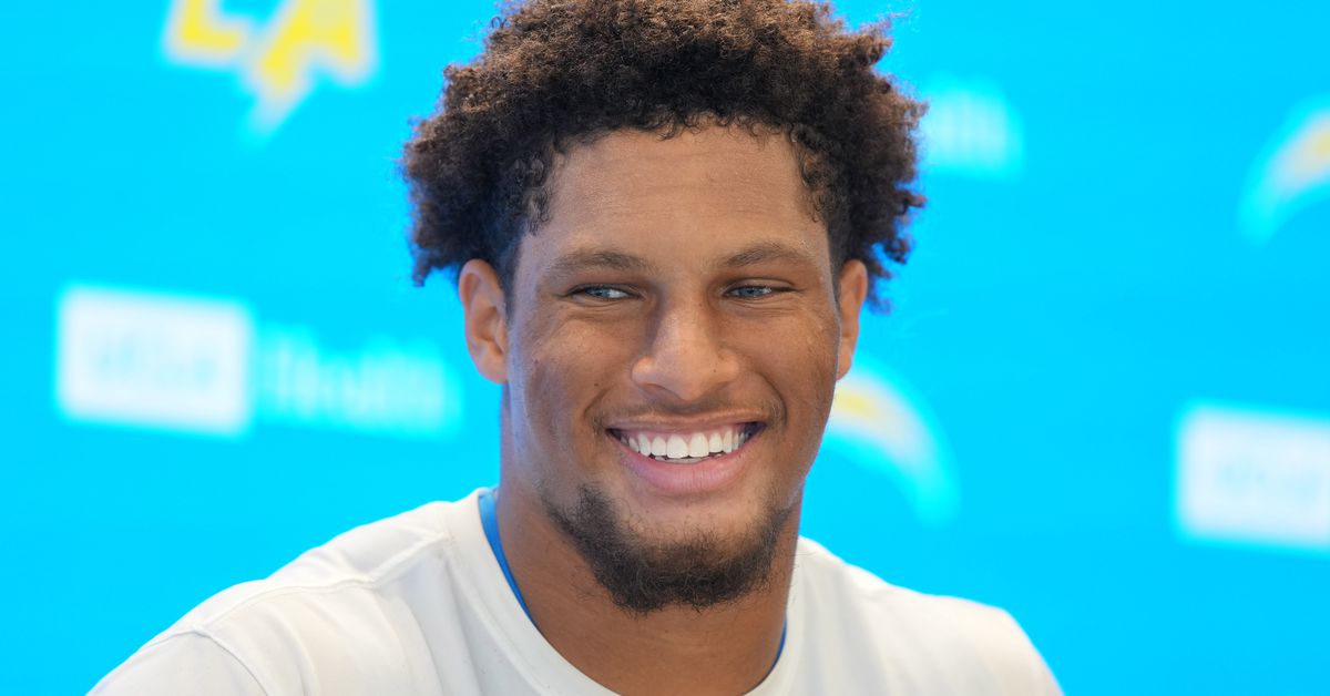 Chargers News: Von Miller signs with Commanders on 1-year deal