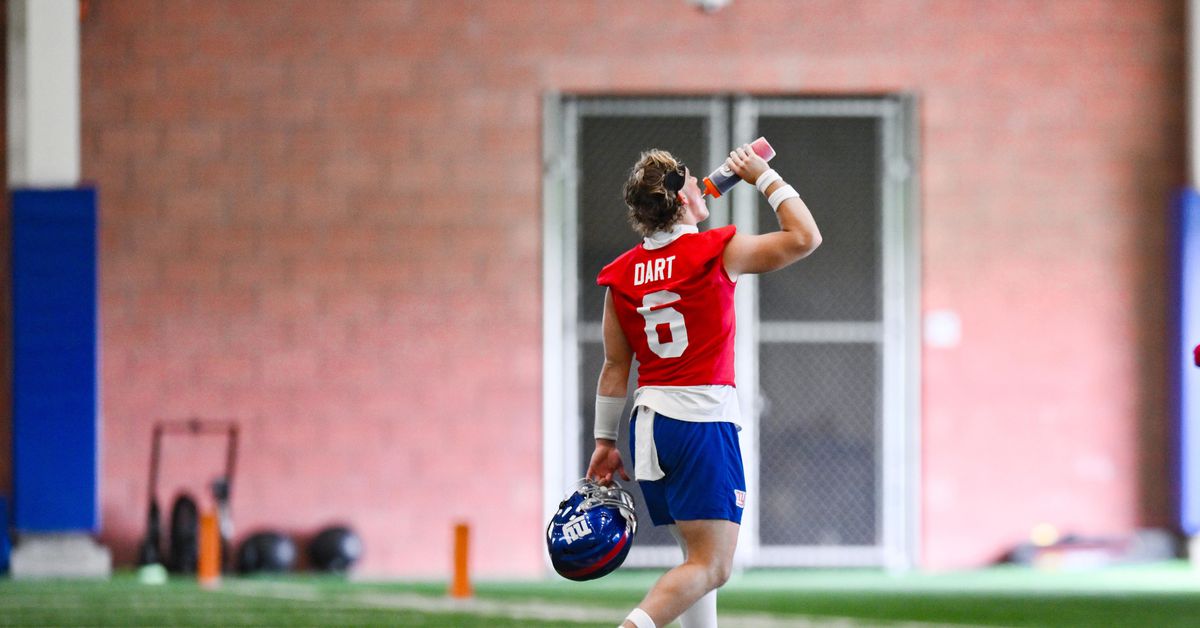 Rookie QB Jaxson Dart projected to take over late in season for Giants