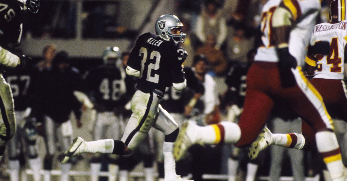 Is 1983 or 1976 the greatest Raiders team of all time?