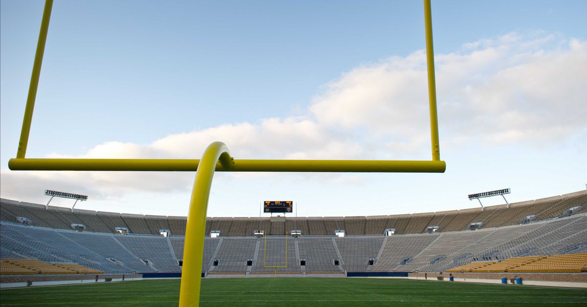 Is it time for Notre Dame Stadium to return to natural grass?