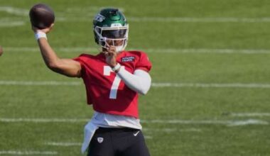 Former Bears quarterback Justin Fields dislocates toe, team evaluating injury day-to-day