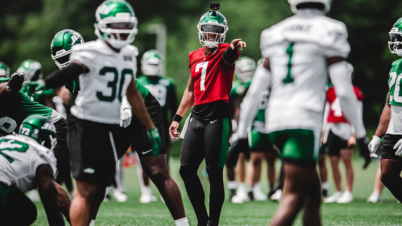 Justin Fields Stressing Chemistry with the Jets