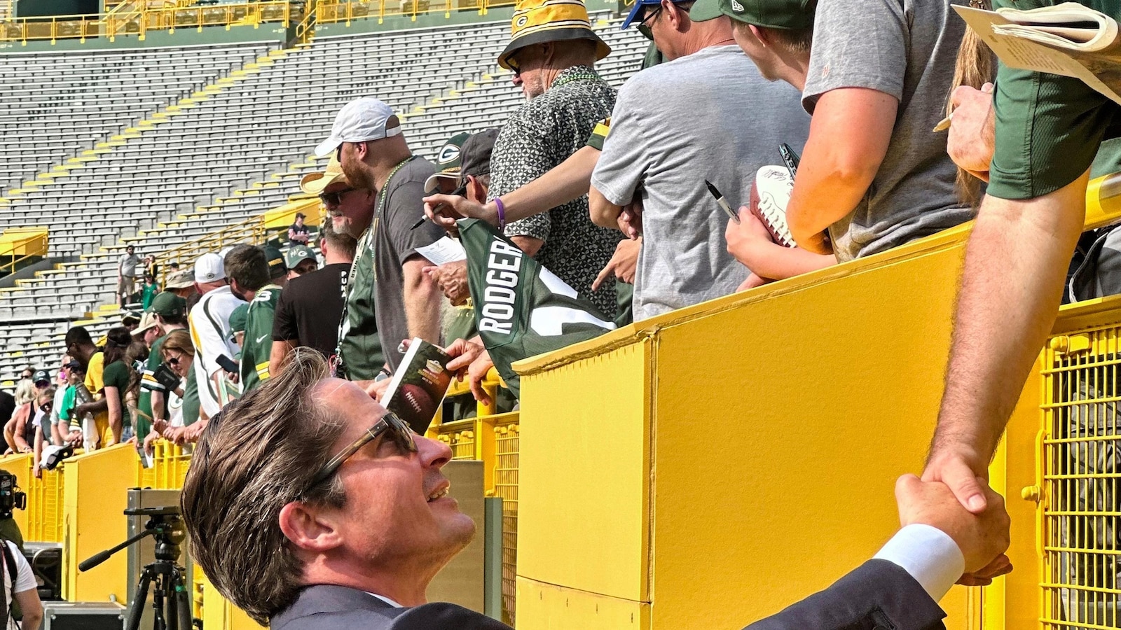 Policy officially takes over for Murphy as president/CEO at Packers' shareholders meeting